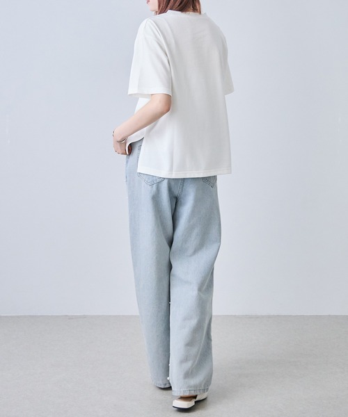 each(イーチ)の「【UVカット・接触冷感・汗染み防止】サイドスリットロゴTシャツ(Tシャツ/カットソー・レディース・ホワイト/ブラック・FREE)」の4枚目の写真
