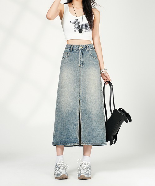 LUCPY(ラクピー)の「フロントスリットデニムロングスカート(スカート・レディース・ブルー・LARGE/MEDIUM/SMALL/X-SMALL)」の2枚目の写真