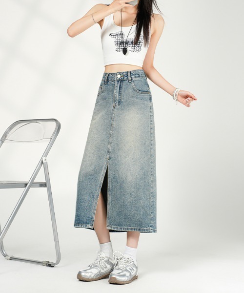 LUCPY(ラクピー)の「フロントスリットデニムロングスカート(スカート・レディース・ブルー・LARGE/MEDIUM/SMALL/X-SMALL)」の3枚目の写真