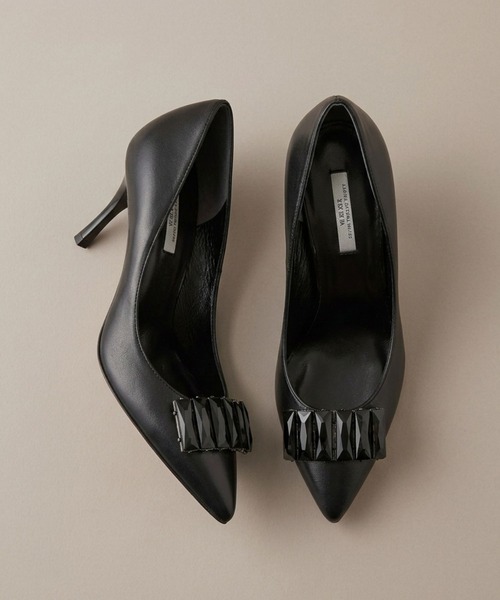 SEVEN TWELVE THIRTY(セヴントゥエルヴサーティー)の「LovelyWalk ビジュー付きポインテッドパンプス(パンプス・レディース・ブラック・24.5cm/24cm/23.5cm/23cm/22.5cm/22cm)」の2枚目の写真