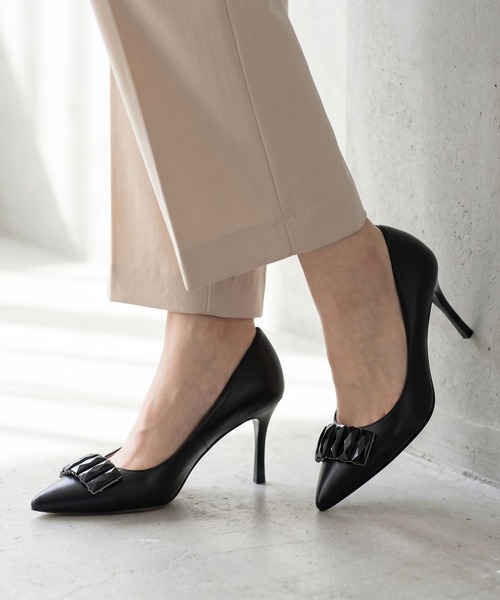 SEVEN TWELVE THIRTY(セヴントゥエルヴサーティー)の「LovelyWalk ビジュー付きポインテッドパンプス(パンプス・レディース・ブラック・24.5cm/24cm/23.5cm/23cm/22.5cm/22cm)」の3枚目の写真