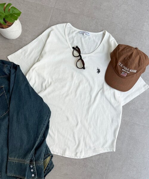 U.S. POLO ASSN.(ユーエスポロアッスン)の「UネックT(Tシャツ/カットソー・メンズ・ブラック/オフホワイト・MEDIUM/LARGE)」の2枚目の写真