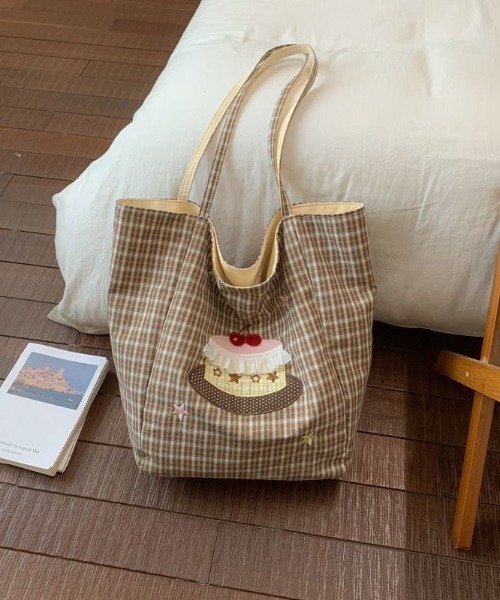 Sibra(シブラ)の「2WAY リバーシブルチェック柄ケーキモチーフトートバッグ A4サイズ収納可(トートバッグ・レディース・ベージュ/ブルー/カーキ・F)」の22枚目の写真