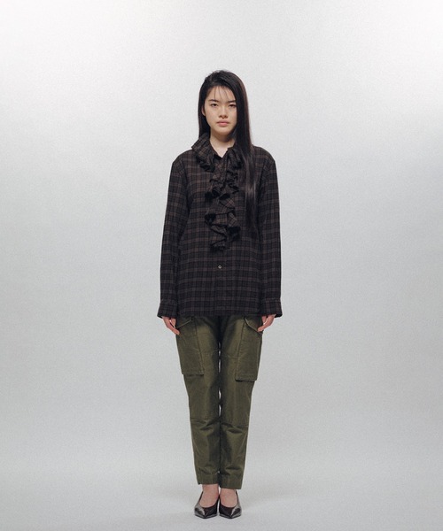 KEISUKEYOSHIDA（ケイスケヨシダ）の「Ruffle-Trimmed Plaid Flannel Shirt（シャツ/ブラウス・レディース・ネイビー/カーキ・M/S）」の3枚目の写真