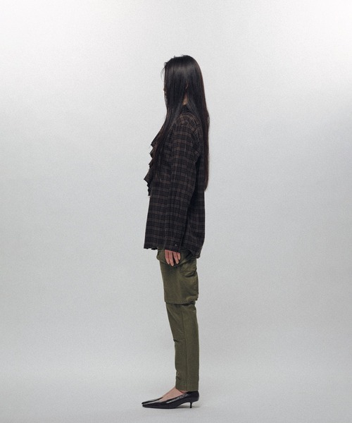KEISUKEYOSHIDA（ケイスケヨシダ）の「Ruffle-Trimmed Plaid Flannel Shirt（シャツ/ブラウス・レディース・ネイビー/カーキ・M/S）」の4枚目の写真