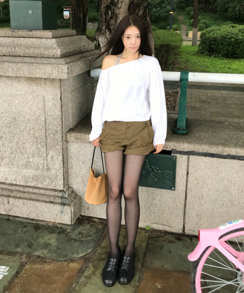 LETTER FROM MOON(レターフロムムーン)の「オフセットボタンコーデュロイパンツ(ブラウン)(その他パンツ・レディース・その他・MEDIUM/SMALL)」の1枚目の写真