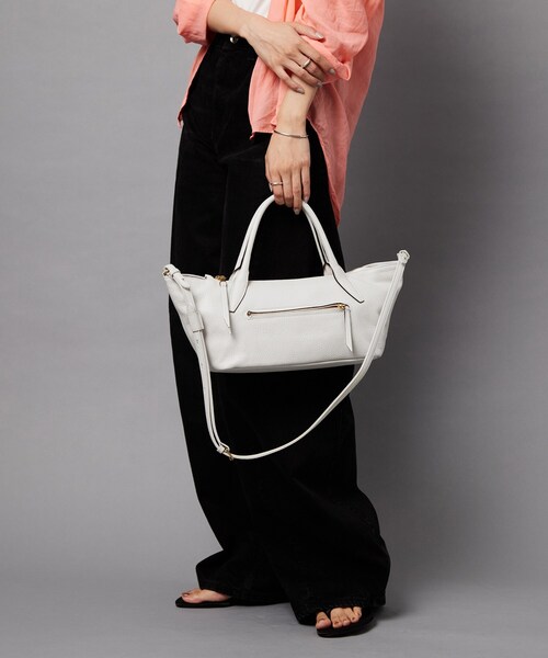 TOFF&LOADSTONE（トフアンドロードストーン）の「Wing shoulder （ウィング ショルダー）（ショルダーバッグ・レディース・サンドベージュ/ブラック/ホワイト系/ネイビー系6・00）」の6枚目の写真