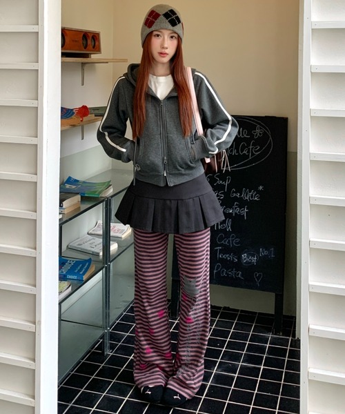 AsRiRe(アスリレイ)の「26aw スタープリントボーダーストレッチフレアパンツ(その他パンツ・レディース・パープル/グリーン・M)」の16枚目の写真