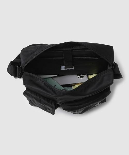 UMBRO(アンブロ)の「UMBRO/アンブロ KOREA COLLECTION Cross bag(ショルダーバッグ・メンズ・ブラック・FREE)」の4枚目の写真