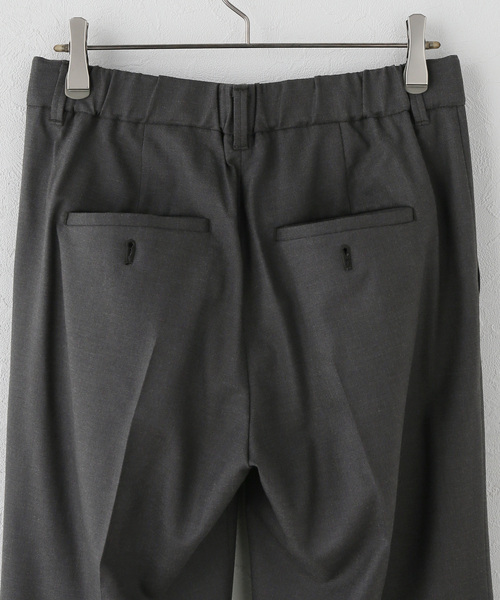 Spick & Span(スピックアンドスパン)の「《セットアップ可》サキソニータックイージーストレートパンツ(スラックス・レディース・チャコールグレー/ベージュ・38/36)」の4枚目の写真