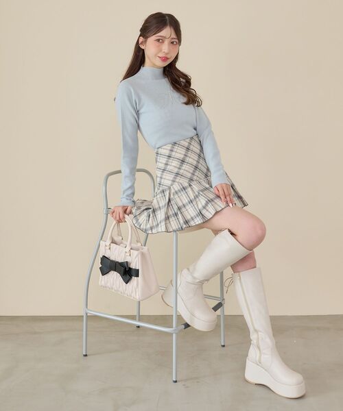MAJESTIC LEGON（マジェスティックレゴン）の「パールビジューキラキラニットトップス（ニット/セーター・レディース・ブラック/ブルー/アイボリー・MEDIUM）」の14枚目の写真