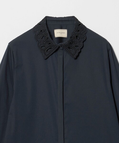 UNITED ARROWS(ユナイテッドアローズ)の「4WAY エンブロイダリー バンドカラー シャツ(シャツ/ブラウス・レディース・ホワイト/ベージュ/ライトブルー/ネイビー・FREE)」の6枚目の写真