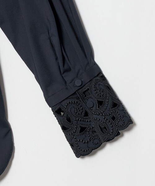 UNITED ARROWS(ユナイテッドアローズ)の「4WAY エンブロイダリー バンドカラー シャツ(シャツ/ブラウス・レディース・ホワイト/ベージュ/ライトブルー/ネイビー・FREE)」の7枚目の写真