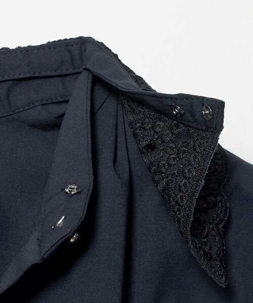 UNITED ARROWS(ユナイテッドアローズ)の「4WAY エンブロイダリー バンドカラー シャツ(シャツ/ブラウス・レディース・ホワイト/ベージュ/ライトブルー/ネイビー・FREE)」の10枚目の写真
