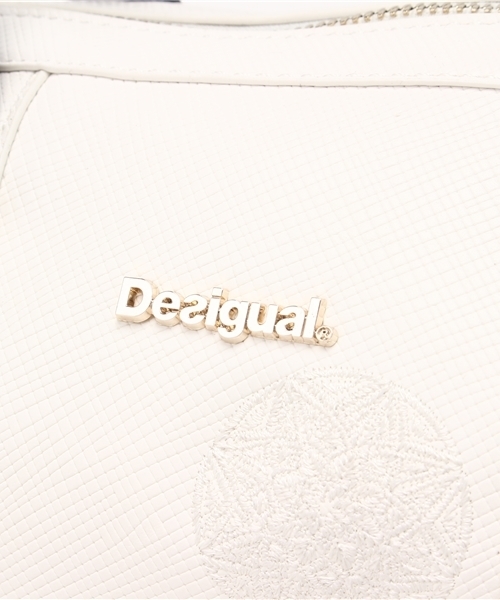 Desigual（デシグアル）の「「Desigual/デシグアル」刺繍入りボストンバッグ（ボストンバッグ・レディース・ホワイト×ブラック・ONE SIZE）」の10枚目の写真