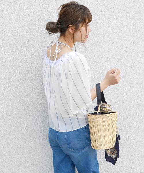 Khaju（カージュ）の「Khaju:バックリボンストライプブラウス◇（シャツ/ブラウス・レディース・ホワイト/ネイビー・ONE SIZE）」の4枚目の写真