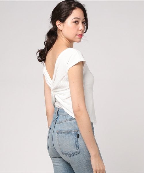 Re:EDIT（リエディ）の「[表情豊かなワッフル地を採用した女っぽトップス。]バックツイストワッフルトップストップス/ニットトップス[リエディ]（ニット/セーター・レディース・オレンジ/オフホワイト/ブラック・MEDIUM/LARGE）」の8枚目の写真