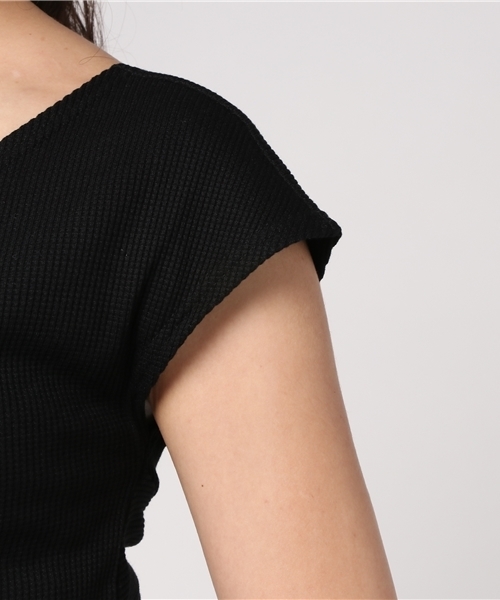 Re:EDIT（リエディ）の「[表情豊かなワッフル地を採用した女っぽトップス。]バックツイストワッフルトップストップス/ニットトップス[リエディ]（ニット/セーター・レディース・オレンジ/オフホワイト/ブラック・MEDIUM/LARGE）」の5枚目の写真