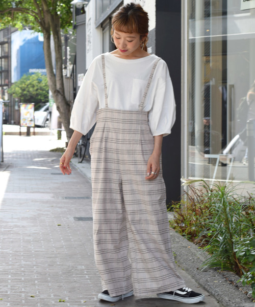 w closet（ダブルクローゼット）の「リネン混チェック柄サス付きパンツ（その他パンツ・レディース・ベージュ/グレー・FREE）」の2枚目の写真