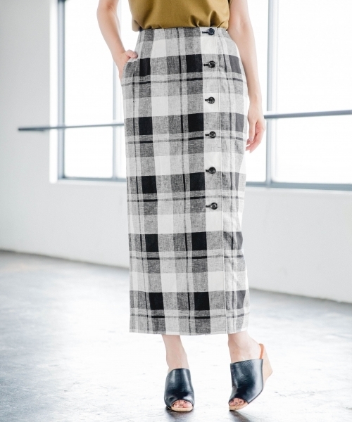 A part by（アパートバイ）の「CLボタンチェックタイトスカート 800766（スカート・レディース・ブラック系その他/ブラウン系その他・MEDIUM/LARGE）」の2枚目の写真