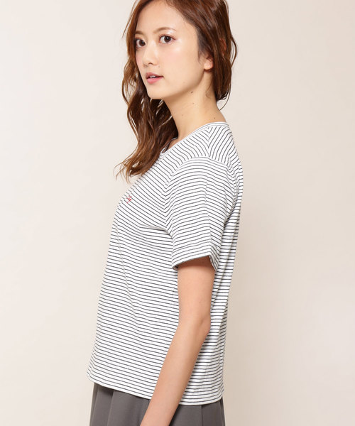 JILL by JILL STUART（ジルバイジルスチュアート）の「ポイントロゴＴシャツ（Tシャツ/カットソー・レディース・ホワイト/ブラック/ホワイト系その他・FREE）」の7枚目の写真