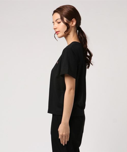 JILL by JILL STUART（ジルバイジルスチュアート）の「ポイントロゴＴシャツ（Tシャツ/カットソー・レディース・ホワイト/ブラック/ホワイト系その他・FREE）」の4枚目の写真