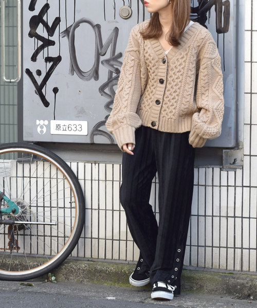 w closet(ダブルクローゼット)の「ボタン付きスリットパンツ_(その他パンツ・レディース・ベージュ/ブラック/グレー・FREE)」の1枚目の写真