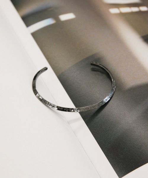 FACTOTUM(ファクトタム)の「【FACTOTUM】トライアングルブラスバングル(バングル/リストバンド・メンズ・ブラック/シルバー/ゴールド/シルバー系/ゴールド系・FREE)」の3枚目の写真