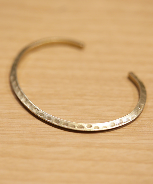 FACTOTUM(ファクトタム)の「【FACTOTUM】トライアングルブラスバングル(バングル/リストバンド・メンズ・ブラック/シルバー/ゴールド/シルバー系/ゴールド系・FREE)」の10枚目の写真