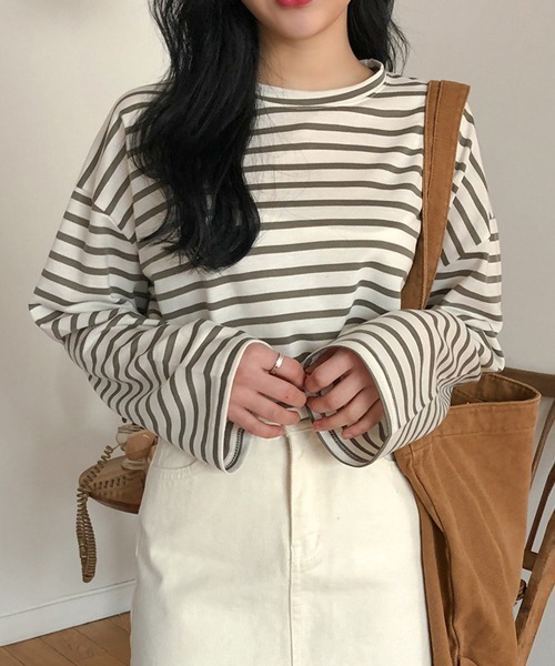 SONA(ソナ)の「ワイド袖ボーダーTシャツ(Tシャツ/カットソー・レディース・ブラック/ベージュ/ネイビー/イエロー/ライトベージュ/ピンク/グレー/カーキ・FREE)」の5枚目の写真