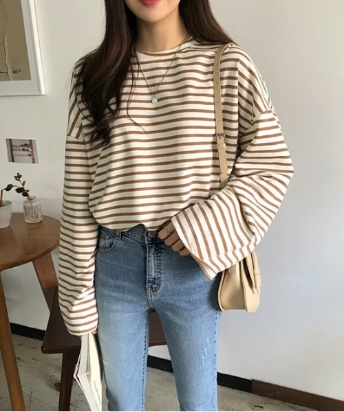 SONA(ソナ)の「ワイド袖ボーダーTシャツ(Tシャツ/カットソー・レディース・ブラック/ベージュ/ネイビー/イエロー/ライトベージュ/ピンク/グレー/カーキ・FREE)」の10枚目の写真