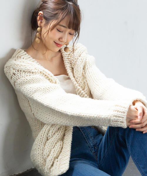 coen(コーエン)の「【ムック本掲載】ハンドニットケーブルカーディガン(カーディガン/ボレロ・レディース・オフホワイト/グレー・FREE)」の4枚目の写真