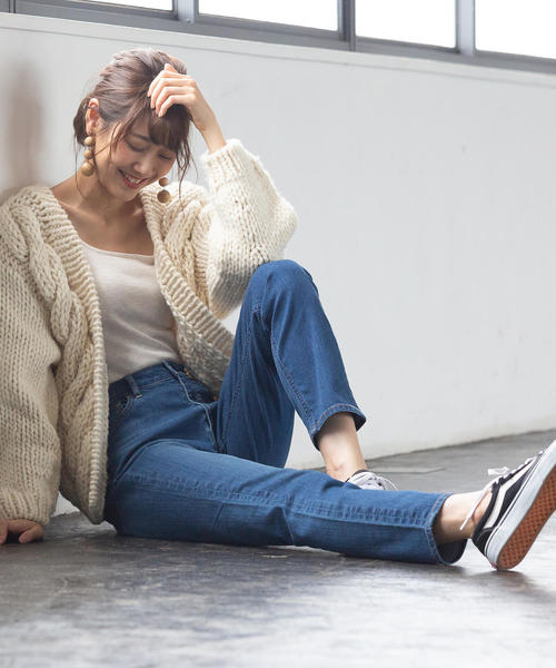 coen(コーエン)の「【ムック本掲載】ハンドニットケーブルカーディガン(カーディガン/ボレロ・レディース・オフホワイト/グレー・FREE)」の6枚目の写真