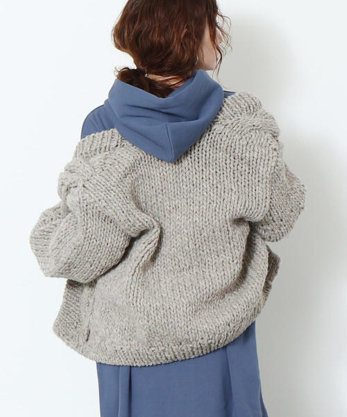 coen(コーエン)の「【ムック本掲載】ハンドニットケーブルカーディガン(カーディガン/ボレロ・レディース・オフホワイト/グレー・FREE)」の8枚目の写真