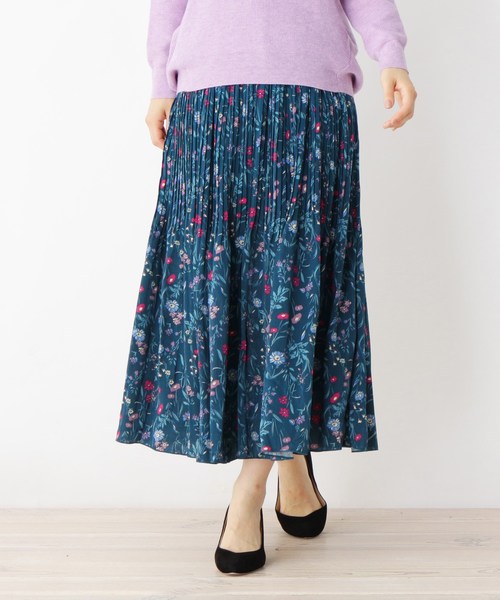 サテン花柄プリーツスカート