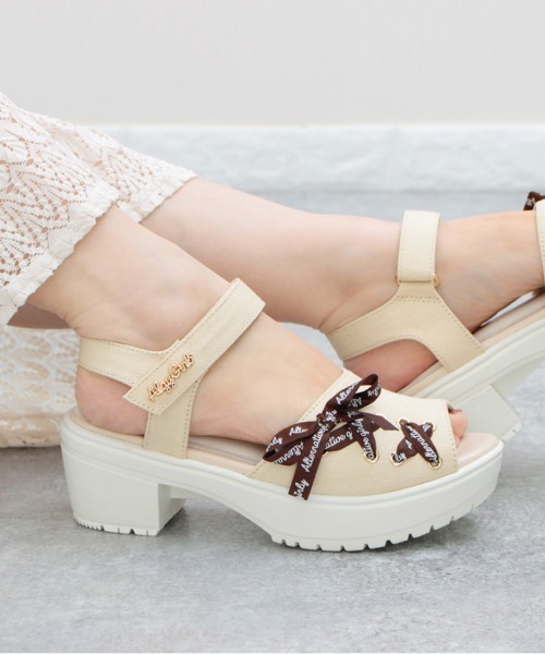 algy（アルジー）の「【ALGY】ロゴ入りワイドベルトヒールサンダル（サンダル・キッズ・ブラック/アイボリー/ネイビー・19.0cm/21.0cm/22.0cm/23.0cm/20.0cm）」の2枚目の写真