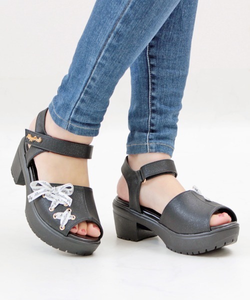 algy（アルジー）の「【ALGY】ロゴ入りワイドベルトヒールサンダル（サンダル・キッズ・ブラック/アイボリー/ネイビー・19.0cm/21.0cm/22.0cm/23.0cm/20.0cm）」の3枚目の写真