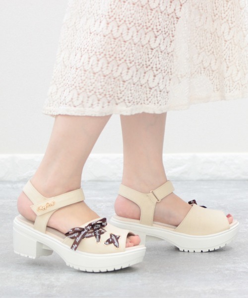 algy（アルジー）の「【ALGY】ロゴ入りワイドベルトヒールサンダル（サンダル・キッズ・ブラック/アイボリー/ネイビー・19.0cm/21.0cm/22.0cm/23.0cm/20.0cm）」の7枚目の写真