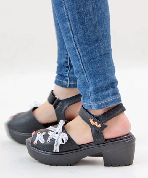 algy（アルジー）の「【ALGY】ロゴ入りワイドベルトヒールサンダル（サンダル・キッズ・ブラック/アイボリー/ネイビー・19.0cm/21.0cm/22.0cm/23.0cm/20.0cm）」の9枚目の写真