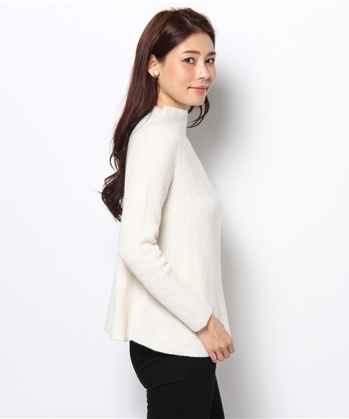 BEAMS LIGHTS Women's（ビームスライツ ウィメンズ）の「BEAMS LIGHTS / ボトルネックフレアープルオーバー（ニット/セーター・レディース・オフホワイト/ネイビー・ONE SIZE）」の7枚目の写真