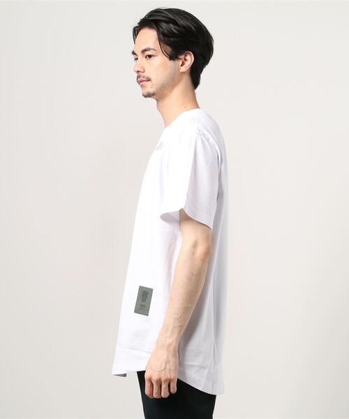 G-STAR（ジースター）の「C&S BACK MULTI GRAPHIC LOOSE T-SHIRT/ビッグシルエット/オーバーサイズ（Tシャツ/カットソー・メンズ・ホワイト/チャコールグレー・SMALL/MEDIUM/LARGE/X-LARGE/X-SMALL/XX-SMALL）」の10枚目の写真