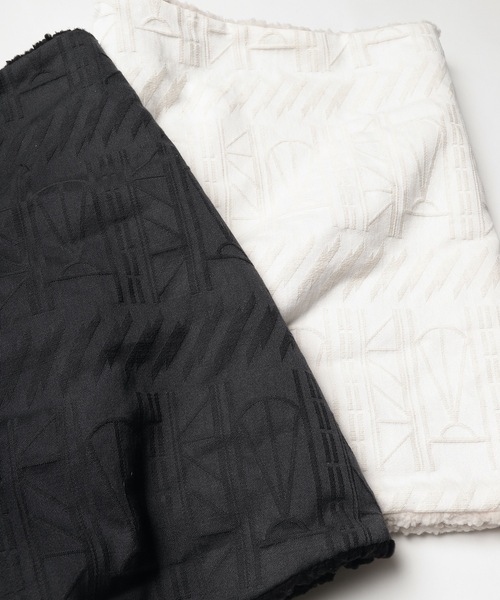 sneeuw（スニュウ）の「2021秋冬 ウィンドウJQネックウォーマー（ネックウォーマー/スヌード・レディース・ネイビー/アイボリー・ONE SIZE）」の4枚目の写真