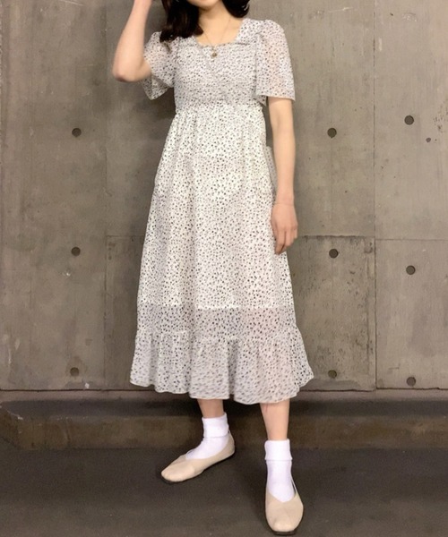 WEGO（ウィゴー）の「WEGO/シャーリングフレアスリーブワンピース（ワンピース・レディース・ブラック/アニマル/その他1・FREE）」の3枚目の写真