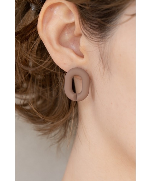 CHACO (FLOWER ACCESSORY)(チャコ)の「CHACO/Oピアス(ピアス(両耳用)・レディース・ベージュ/ブラウン・FREE)」の2枚目の写真