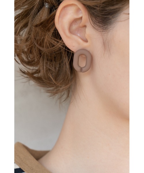 CHACO (FLOWER ACCESSORY)(チャコ)の「CHACO/Oピアス(ピアス(両耳用)・レディース・ベージュ/ブラウン・FREE)」の4枚目の写真