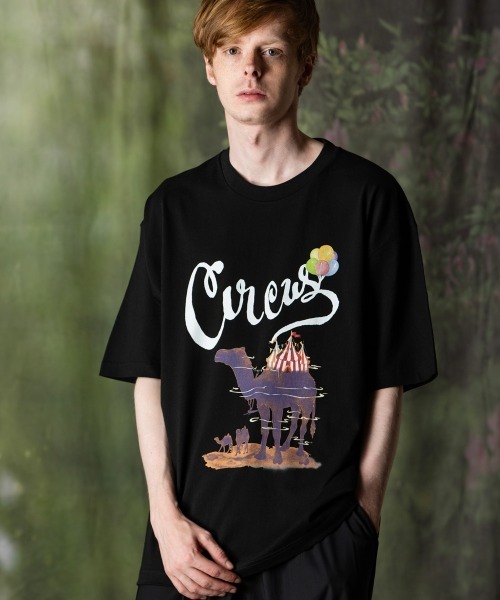 rehacer(レアセル)の「rehacer : Camel Circus / キャメルサーカスTシャツ(Tシャツ/カットソー・メンズ・ホワイト/ブラック・MEDIUM/LARGE/SMALL)」の2枚目の写真