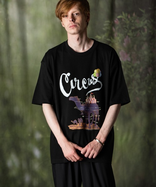rehacer(レアセル)の「rehacer : Camel Circus / キャメルサーカスTシャツ(Tシャツ/カットソー・メンズ・ホワイト/ブラック・MEDIUM/LARGE/SMALL)」の3枚目の写真