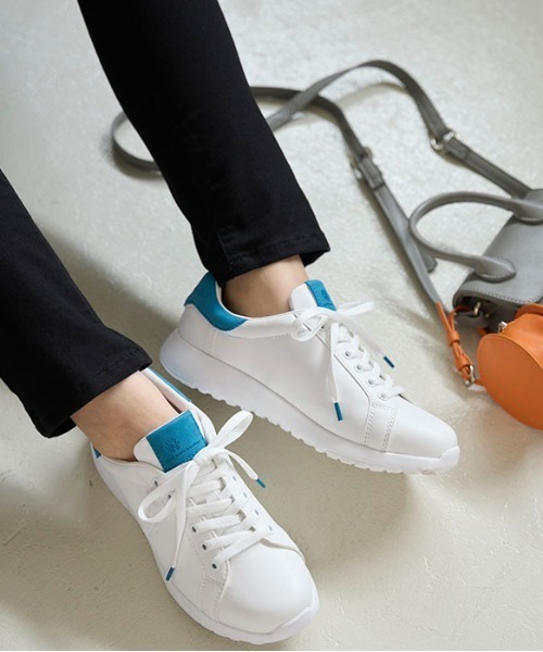 earth music&ecology(アースミュージックアンドエコロジー)の「【earth music&ecology】シンプルデザインスニーカー(スニーカー・レディース・ブラック/ホワイト×グレー/オフホワイト/ホワイト×ピンク/ホワイト×ブルー/ホワイト系その他/ホワイト×ブラック・23.5cm/24cm/23cm/24.5cm/22.5cm)」の3枚目の写真