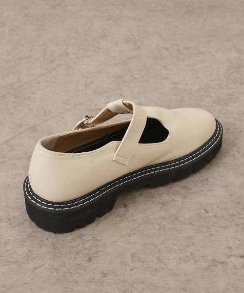 Lui's（ルイス）の「Tデザインボリュームシューズ（ローファー・レディース・オフホワイト/ブラック・23.5cm/24.5cm）」の11枚目の写真