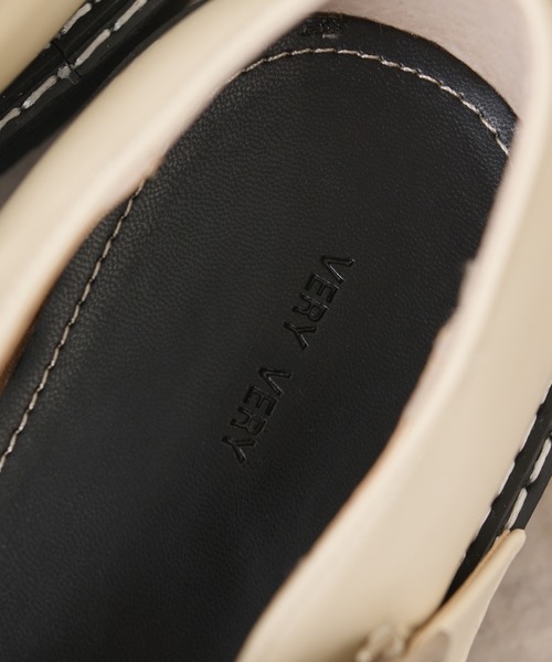 Lui's（ルイス）の「Tデザインボリュームシューズ（ローファー・レディース・オフホワイト/ブラック・23.5cm/24.5cm）」の5枚目の写真